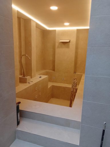 Spa privado en piedra con domótica avanzada Spa de diseño exclusivo